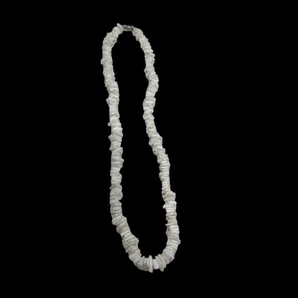 Vintage Shell Necklaces Lot of Three White‎ Chips Barrel Clasps - Picture 9 of 9